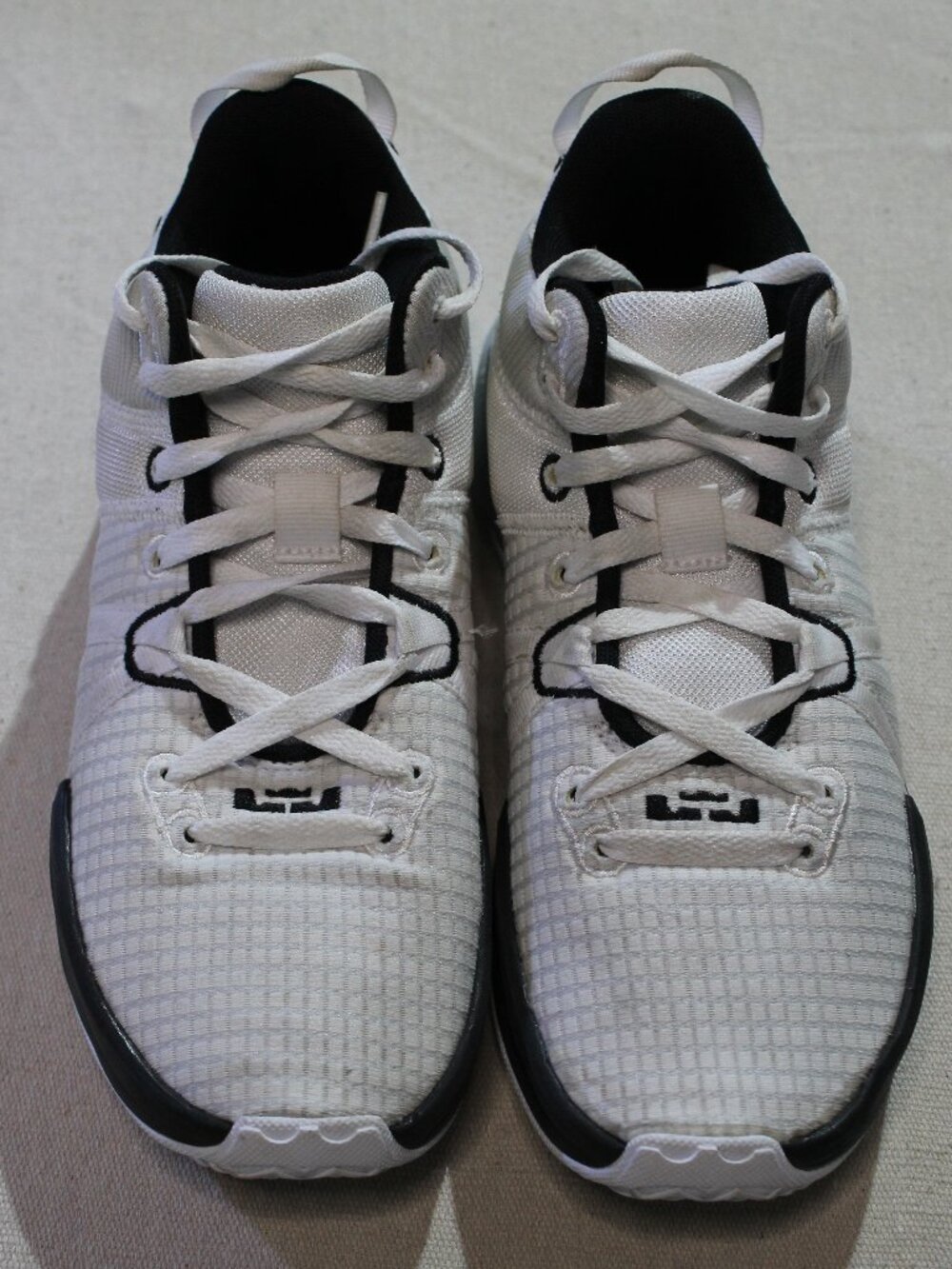 Nike LeBron Witness 7 VII Basketball Shoes Sneakers Black White Sz 7